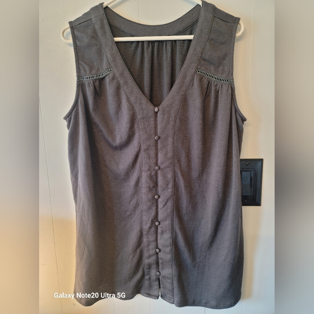 NWOT ,No Brand name, Women's 1x gray tank top.